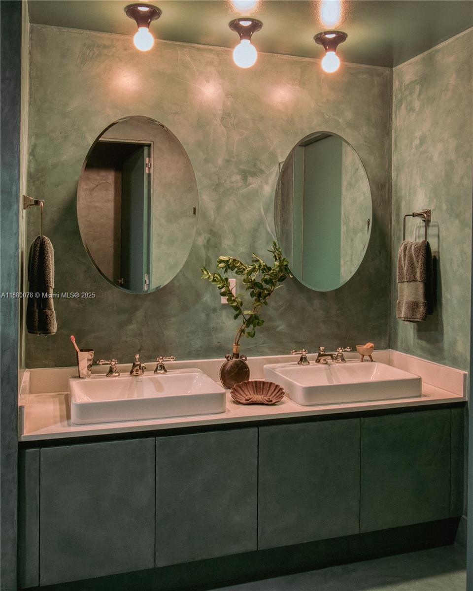 3401 MIDTOWN CONDO - Residential