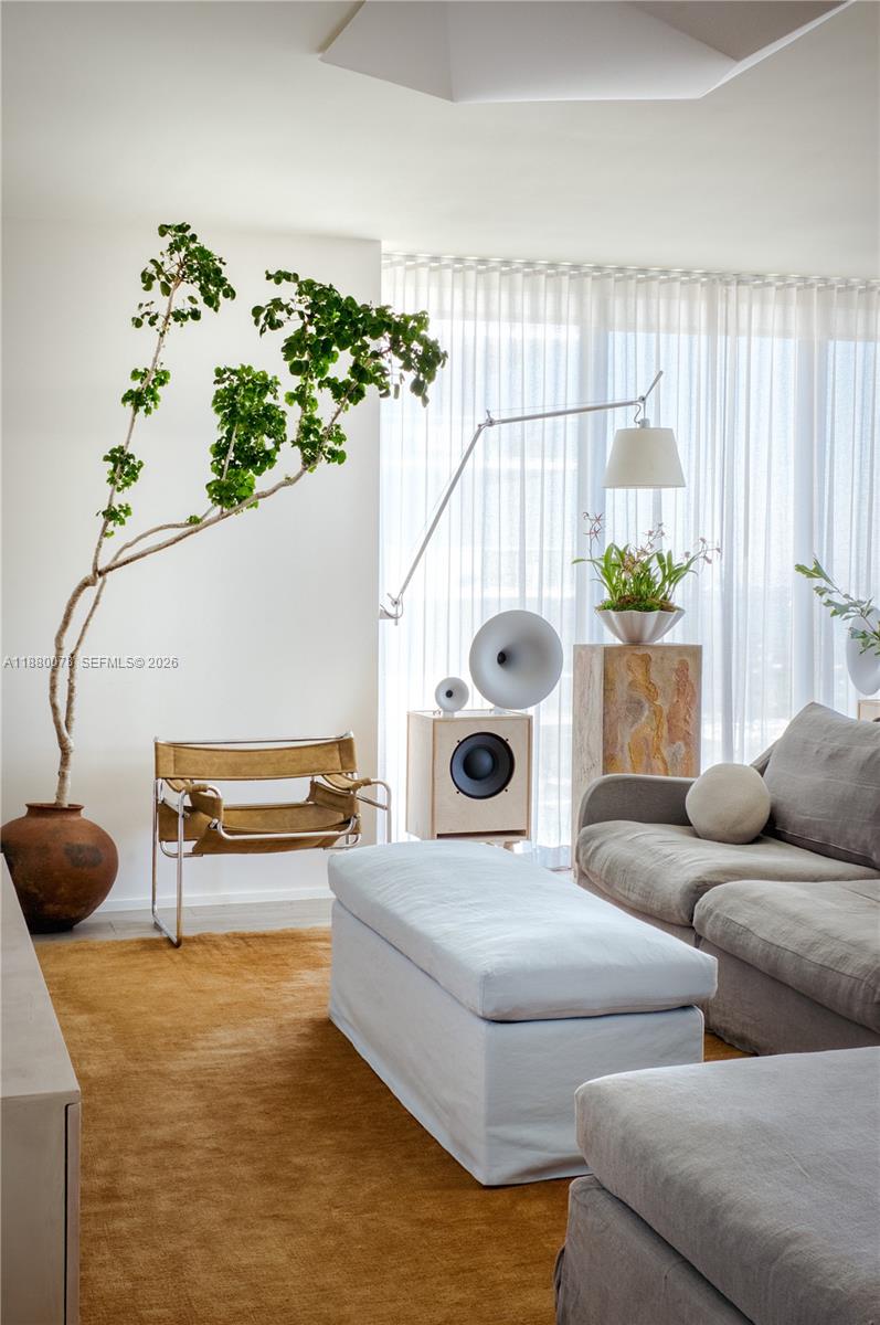 3401 MIDTOWN CONDO - Residential