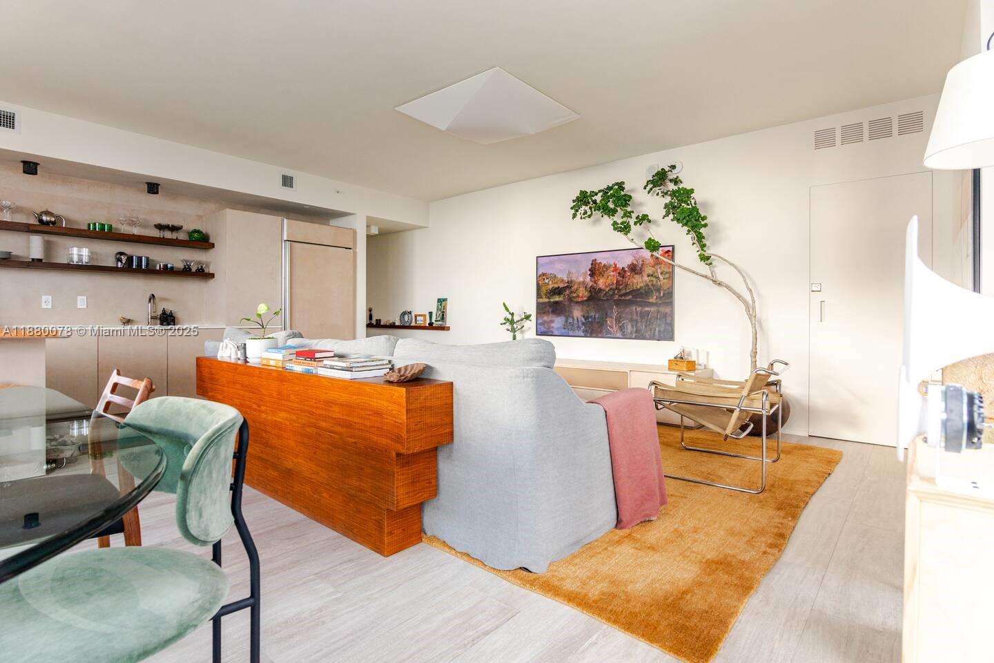 121 NE 34th St 2408