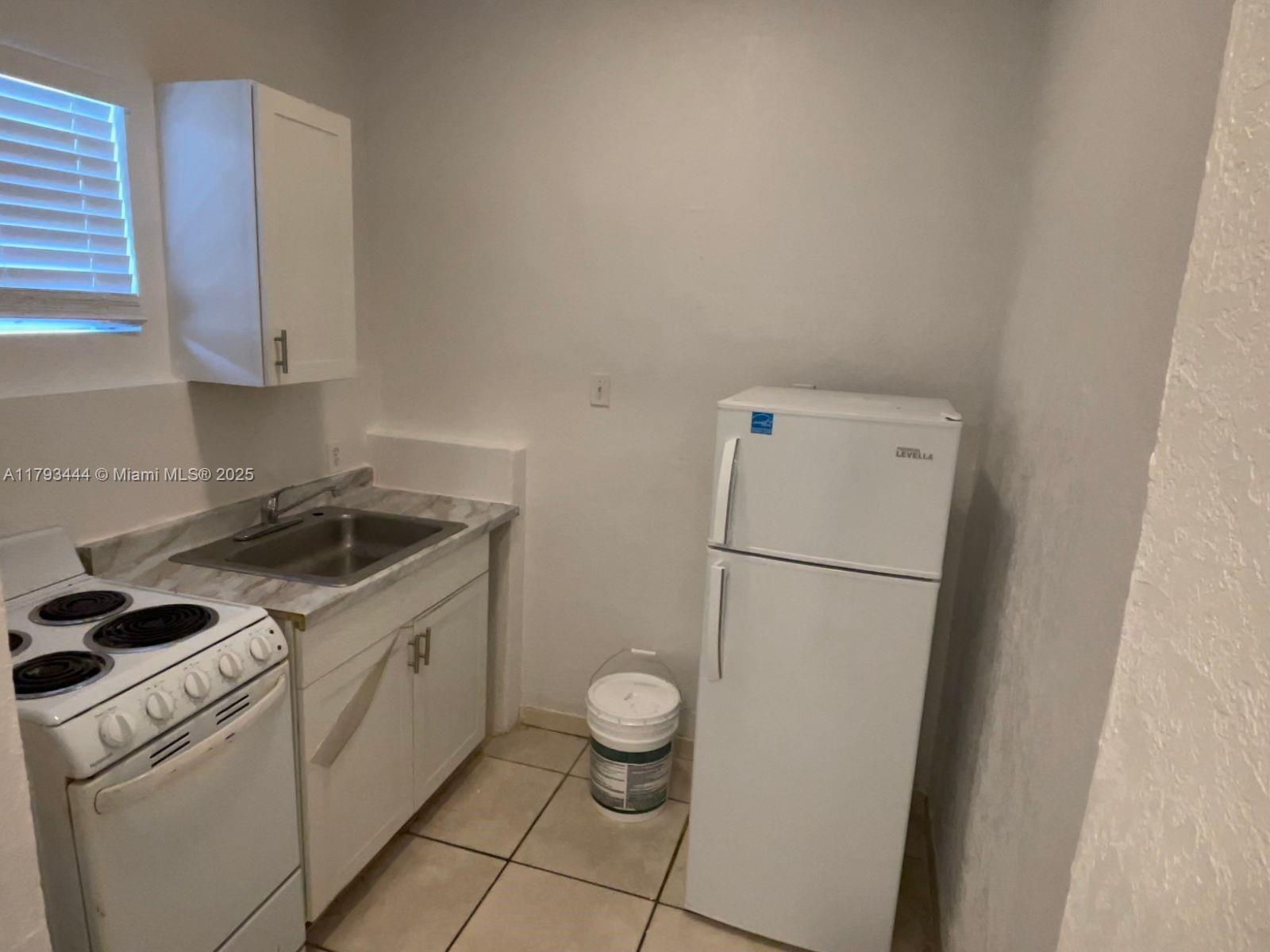 919 NW 23rd Ct Back Unit