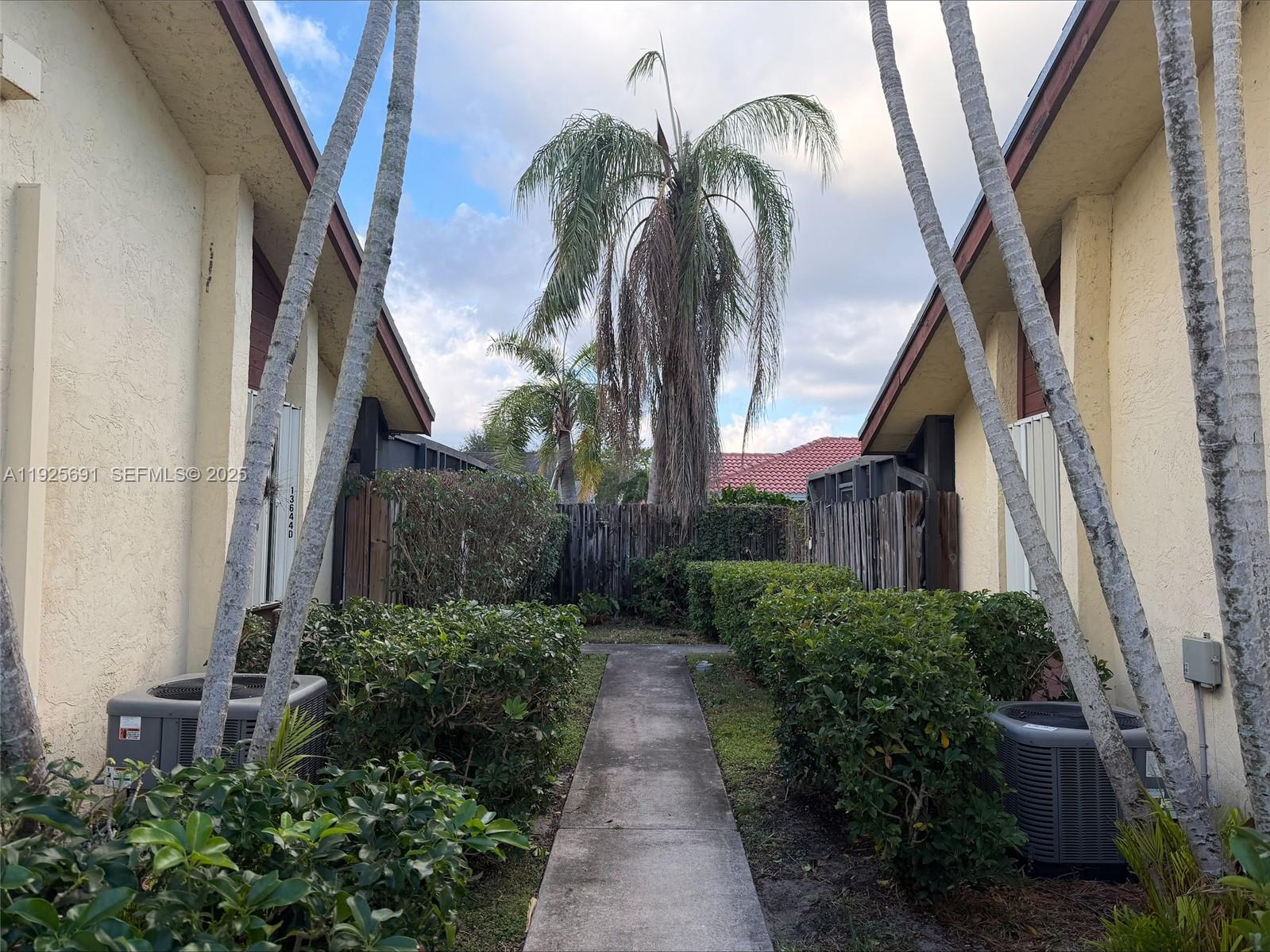 GREENVIEW SHORES 2 OF WEL - Residential