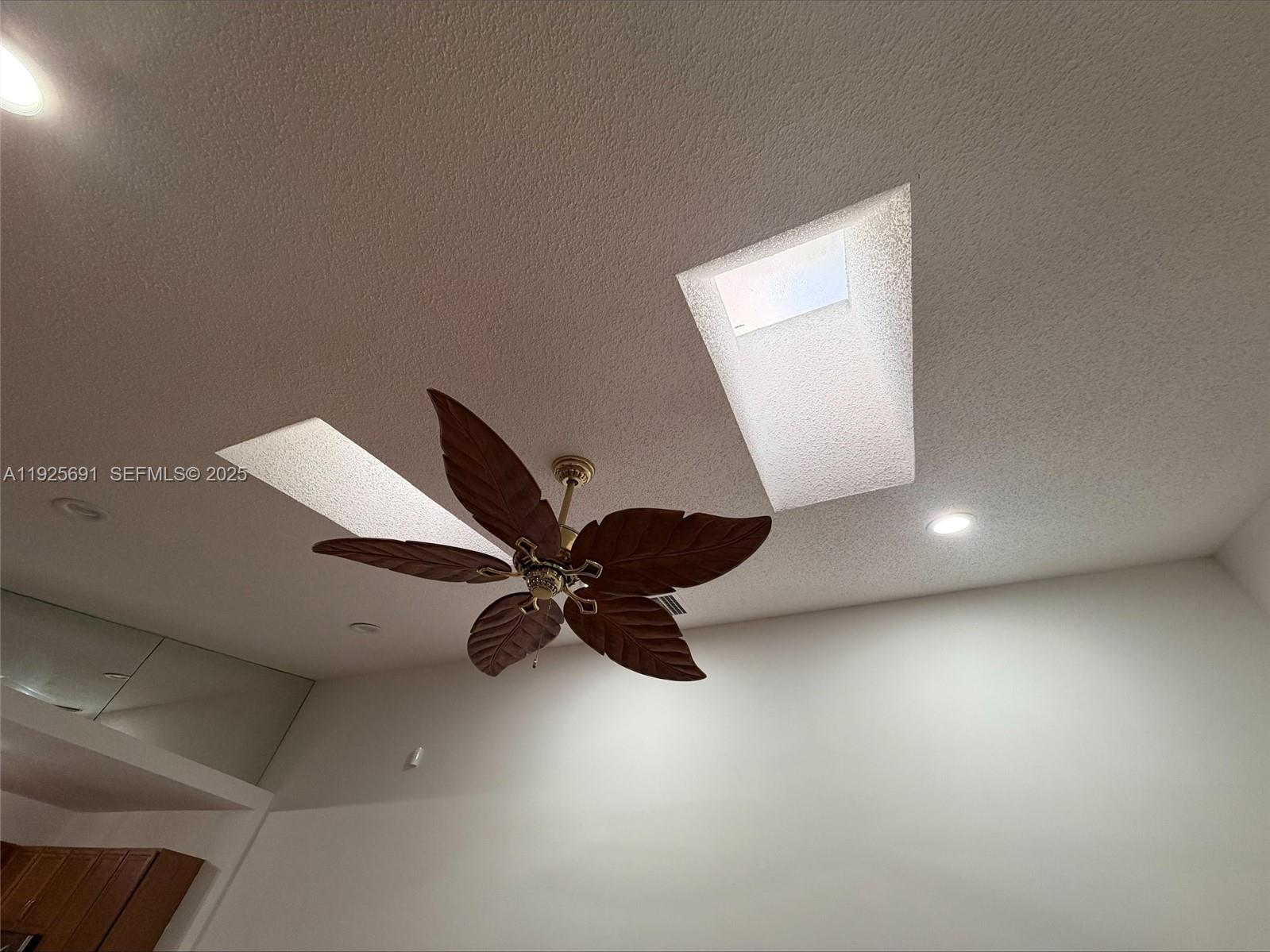 GREENVIEW SHORES 2 OF WEL - Residential