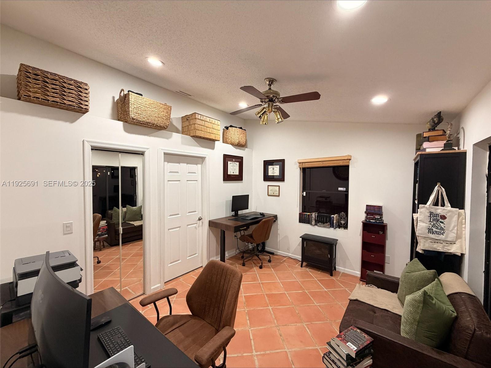 GREENVIEW SHORES 2 OF WEL - Residential