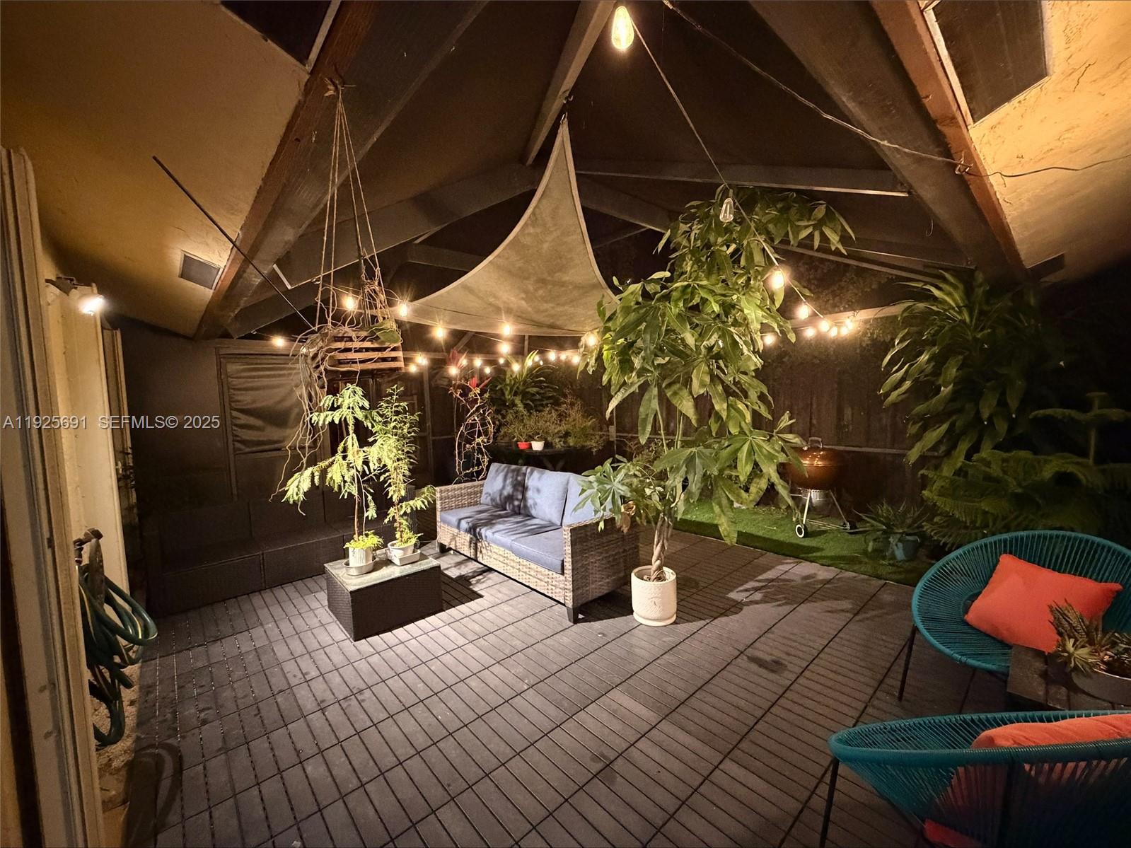 GREENVIEW SHORES 2 OF WEL - Residential