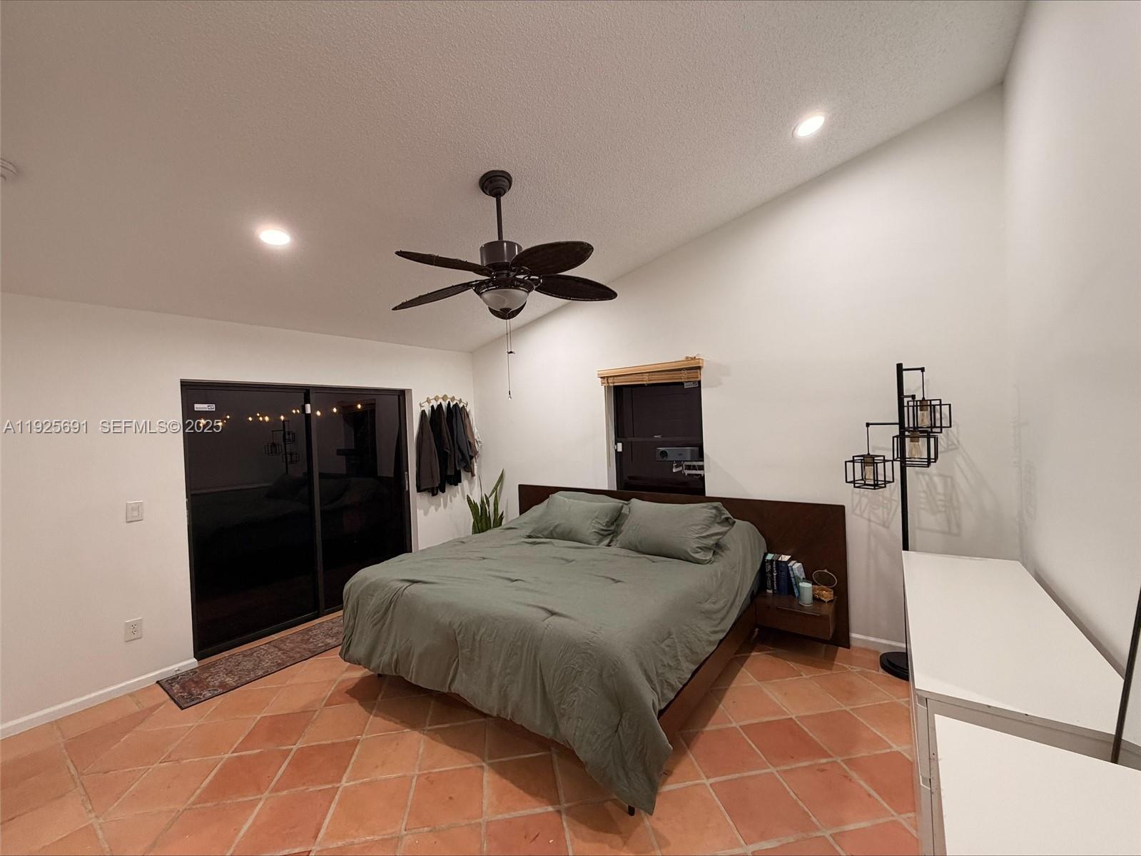 GREENVIEW SHORES 2 OF WEL - Residential