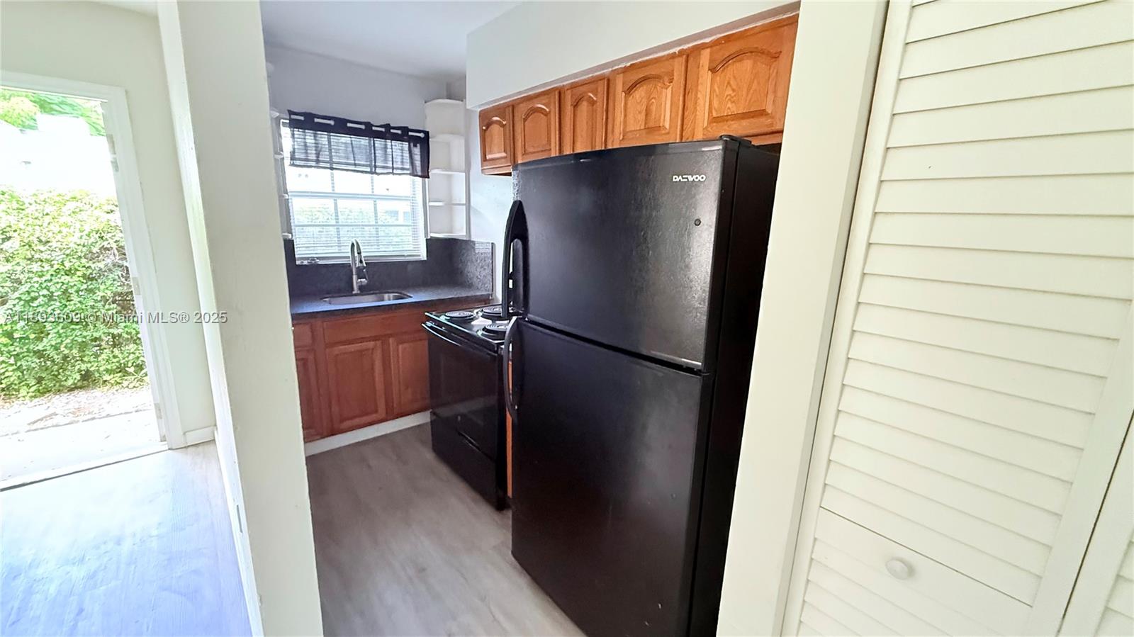 DIXIE HIGHWAY TRACK - Residential Lease
