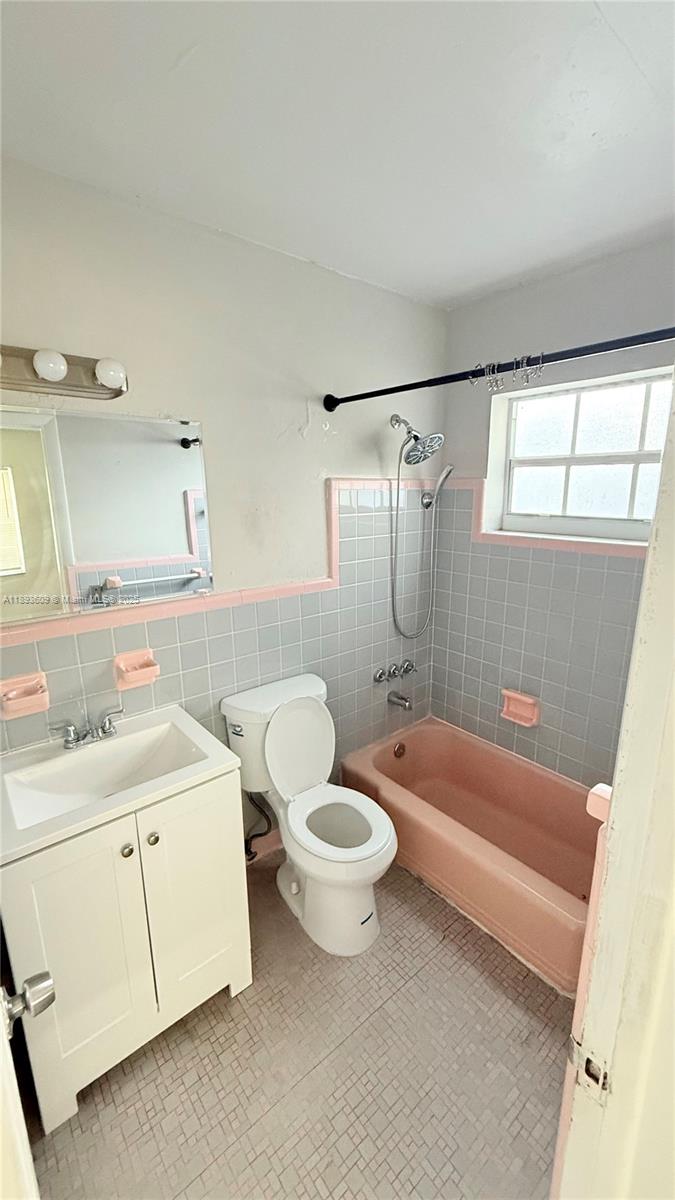 DIXIE HIGHWAY TRACK - Residential Lease