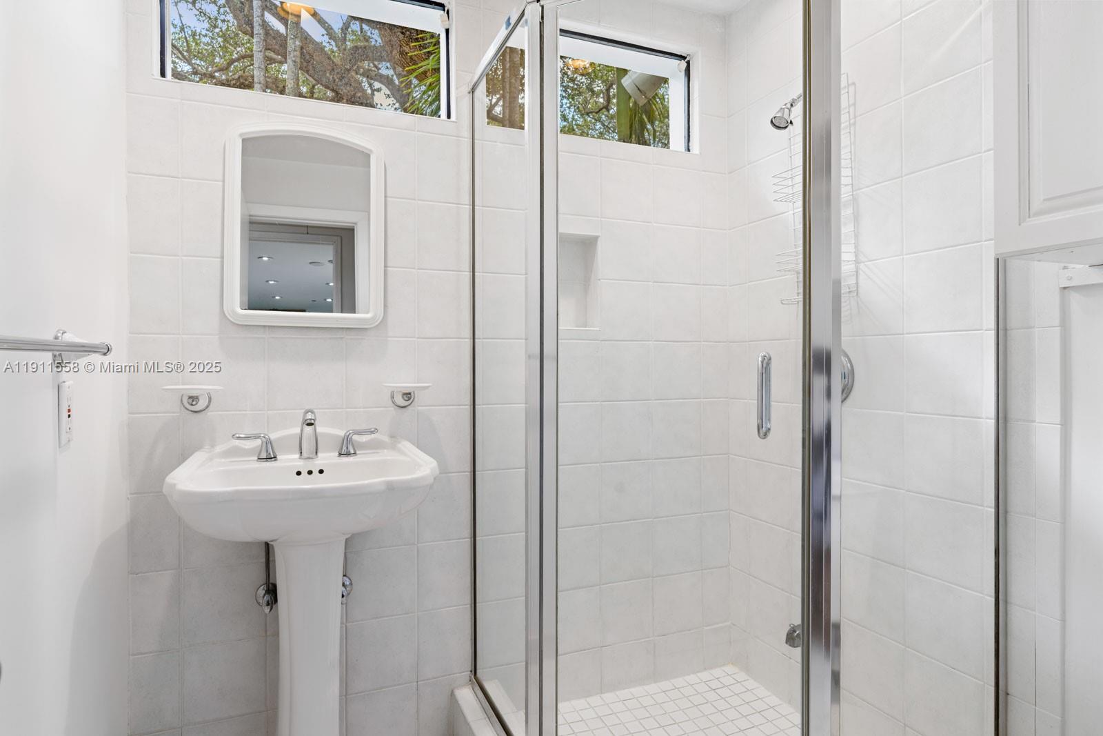 SNAPPER CREEK LAKES SUB - Residential Lease