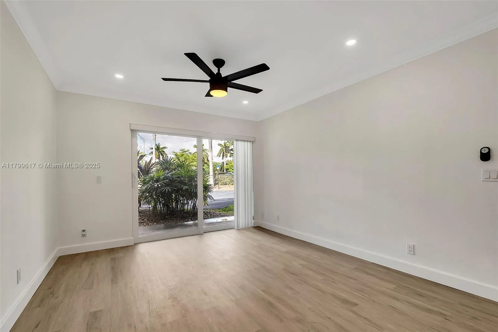 Miami, Florida 33143, United States, 1 Bedroom Bedrooms, ,1 BathroomBathrooms,Residential,Active,127016