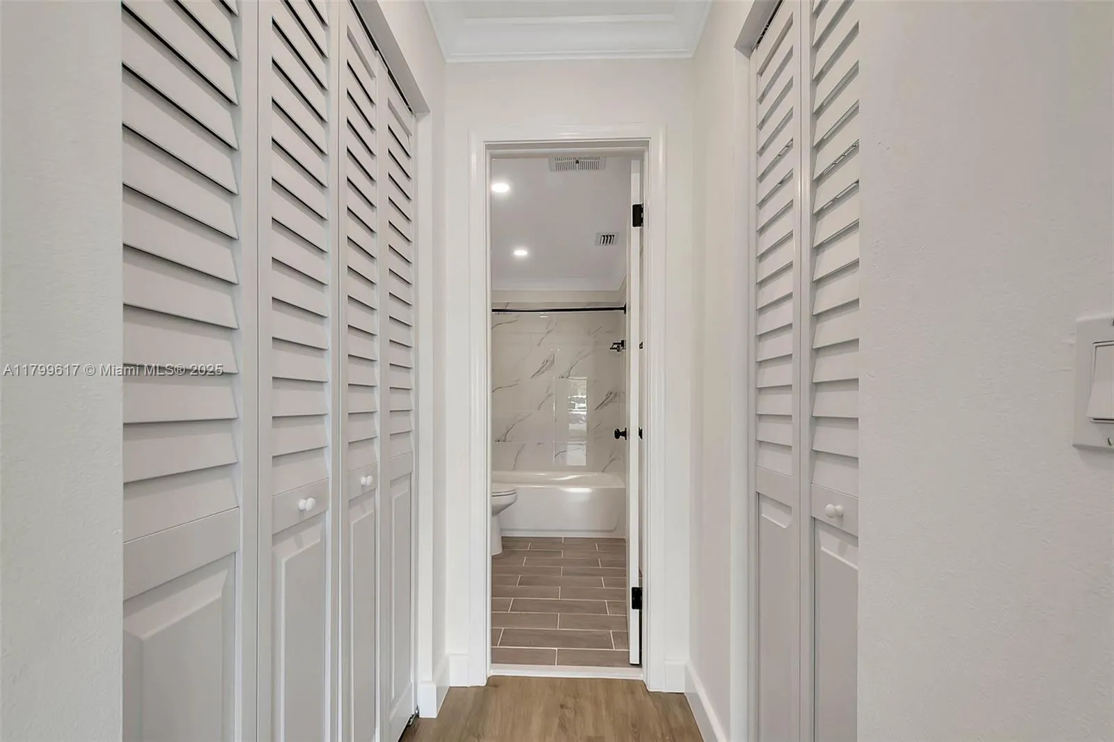 Miami, Florida 33143, United States, 1 Bedroom Bedrooms, ,1 BathroomBathrooms,Residential,Active,127016