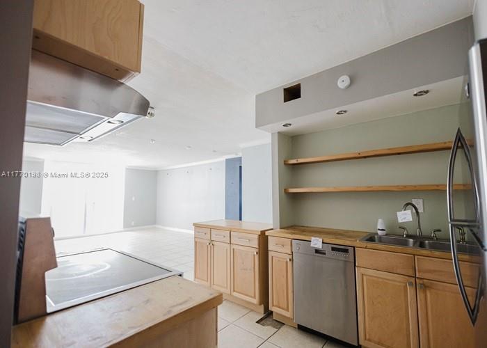 LAKE POINT TOWER CONDOMIN - Residential