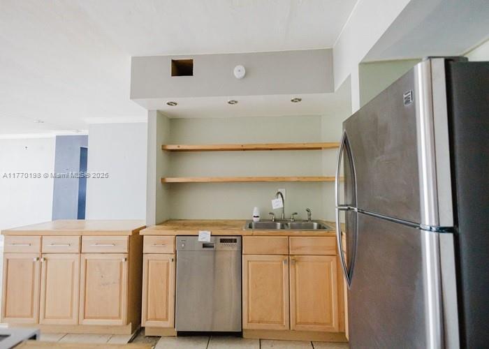 LAKE POINT TOWER CONDOMIN - Residential