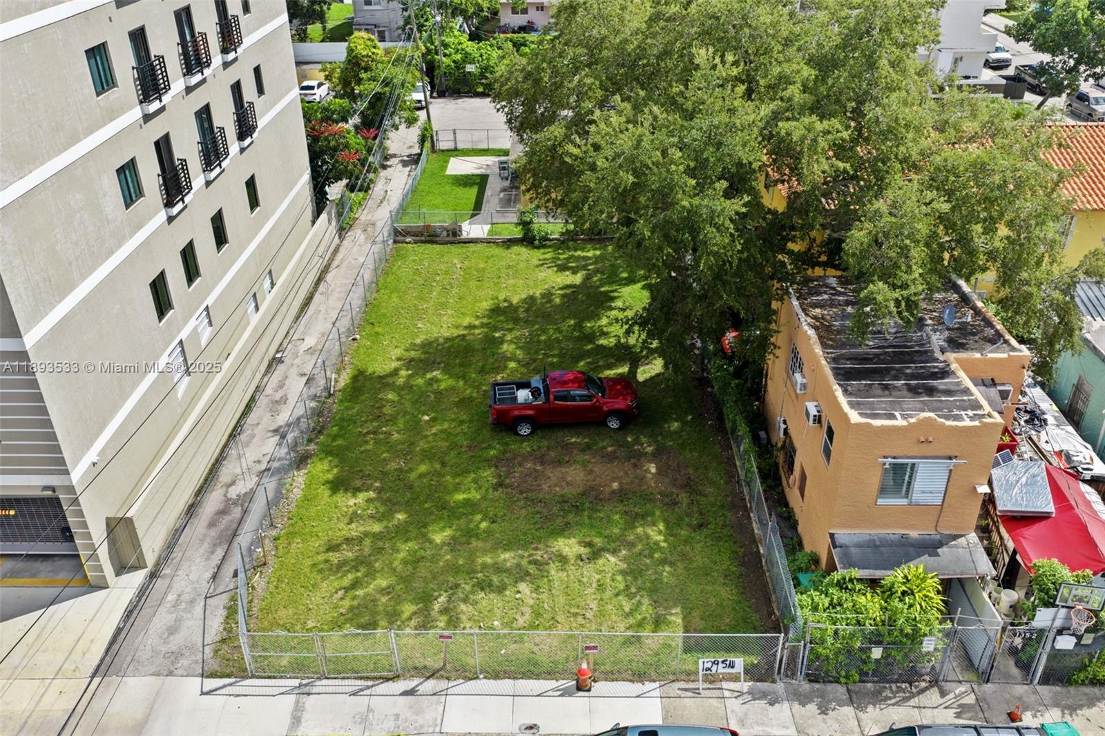 IDLEWILD PARK - Land