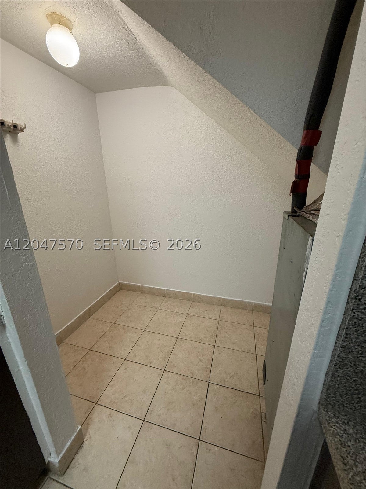 1305 W 53rd St 406