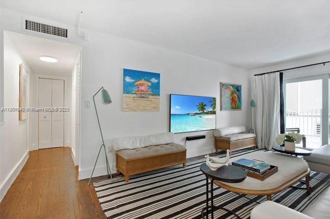 61 Collins Ave 202