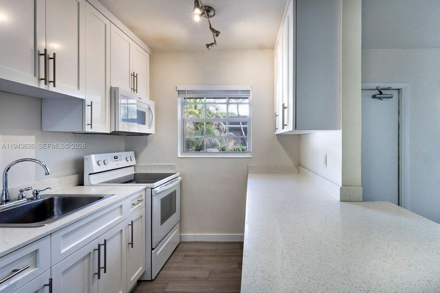 Tenant in place until Feb 2027. Conveniently located in the heart of Coral Gables, this 1-bedroom, 1-bathroom condo features updated countertops and cabinets with a clean, functional layout. Just a short walk to the University of Miami, restaurants, and shopping. Ideal for students or professionals seeking a low-maintenance rental in a prime location.