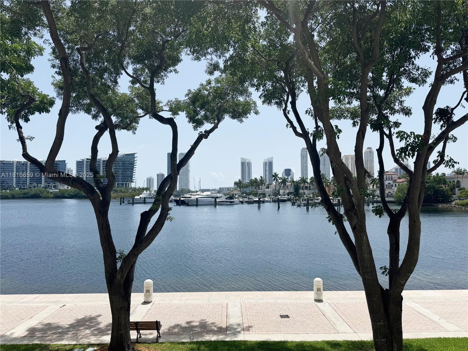 Williams Island - Residential