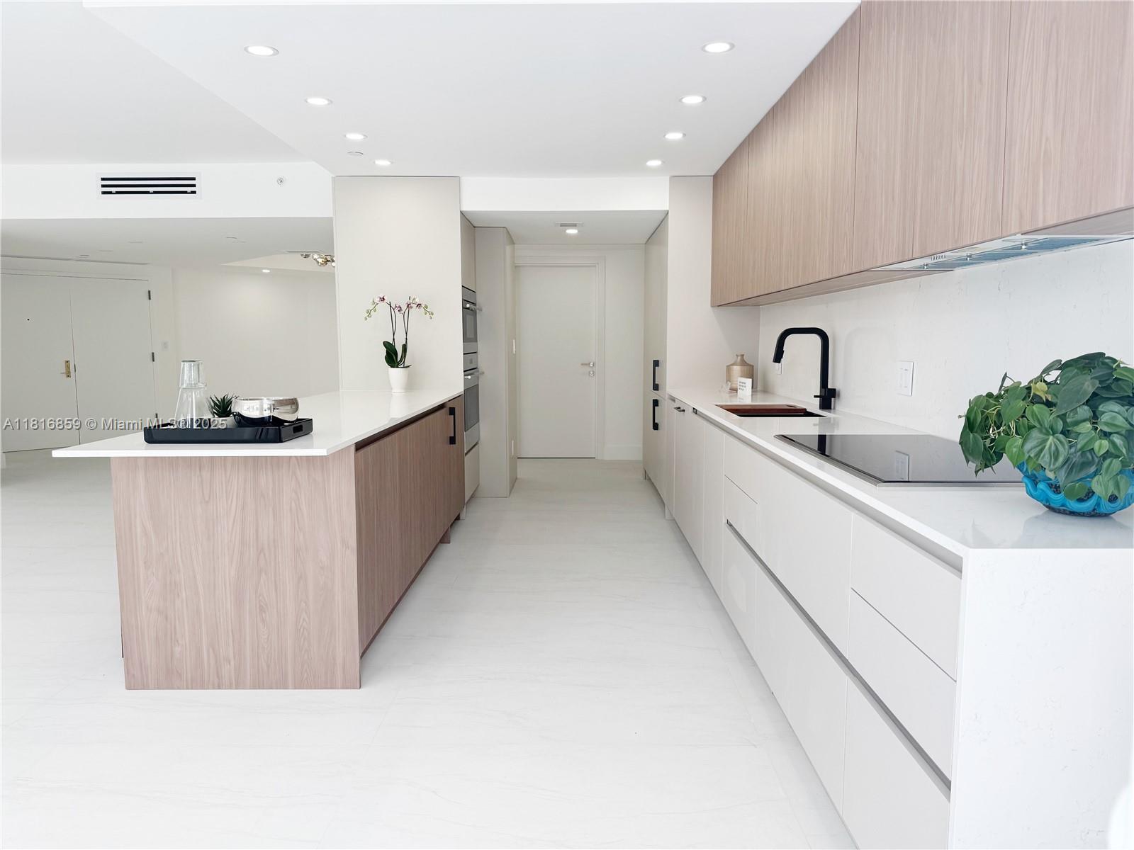 Williams Island - Residential