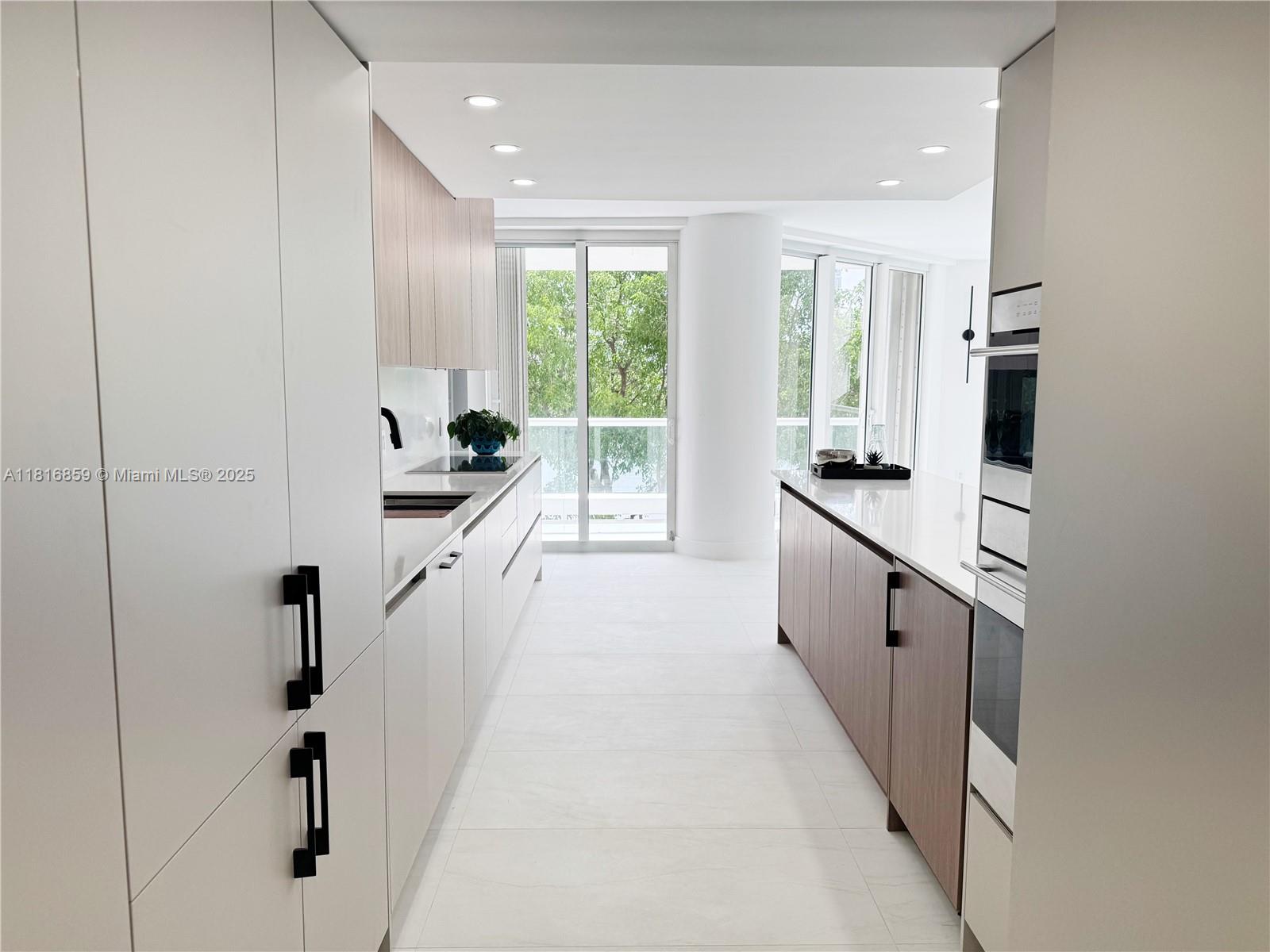 Williams Island - Residential