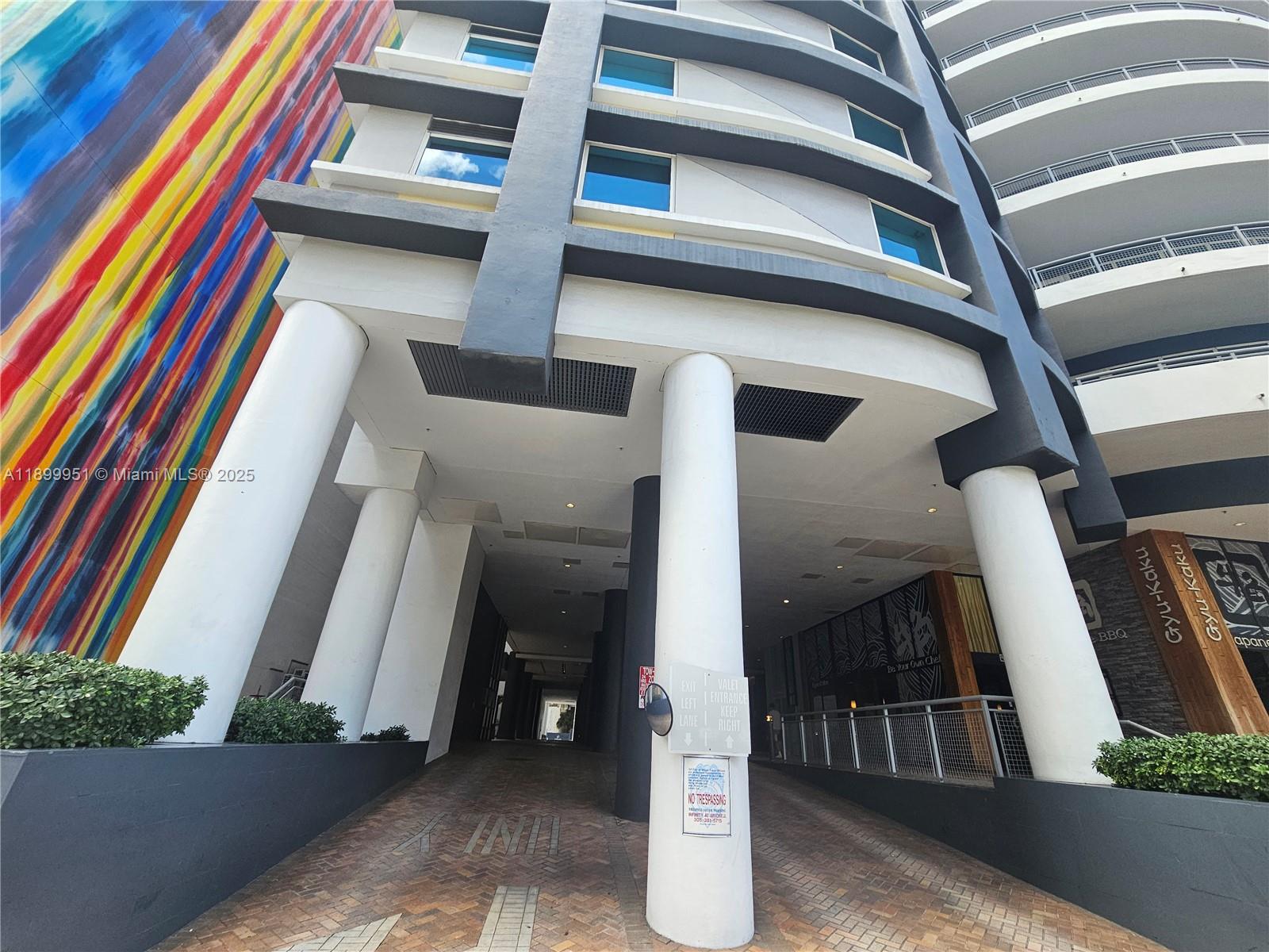 INFINITY AT BRICKELL COND - Residential