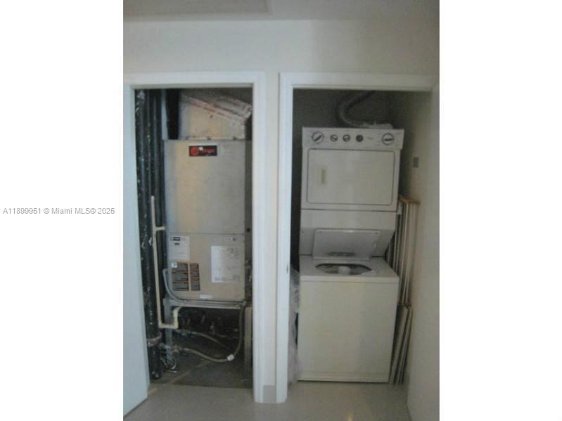 INFINITY AT BRICKELL COND - Residential