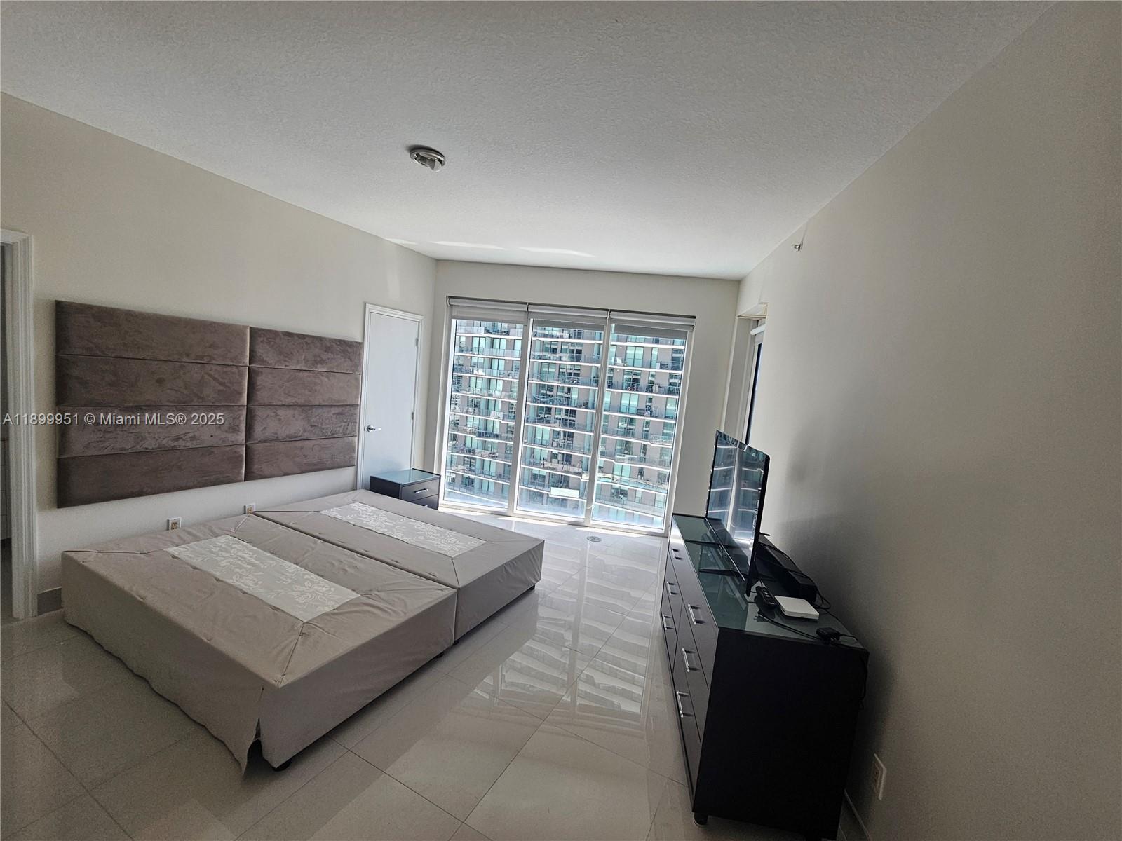 INFINITY AT BRICKELL COND - Residential