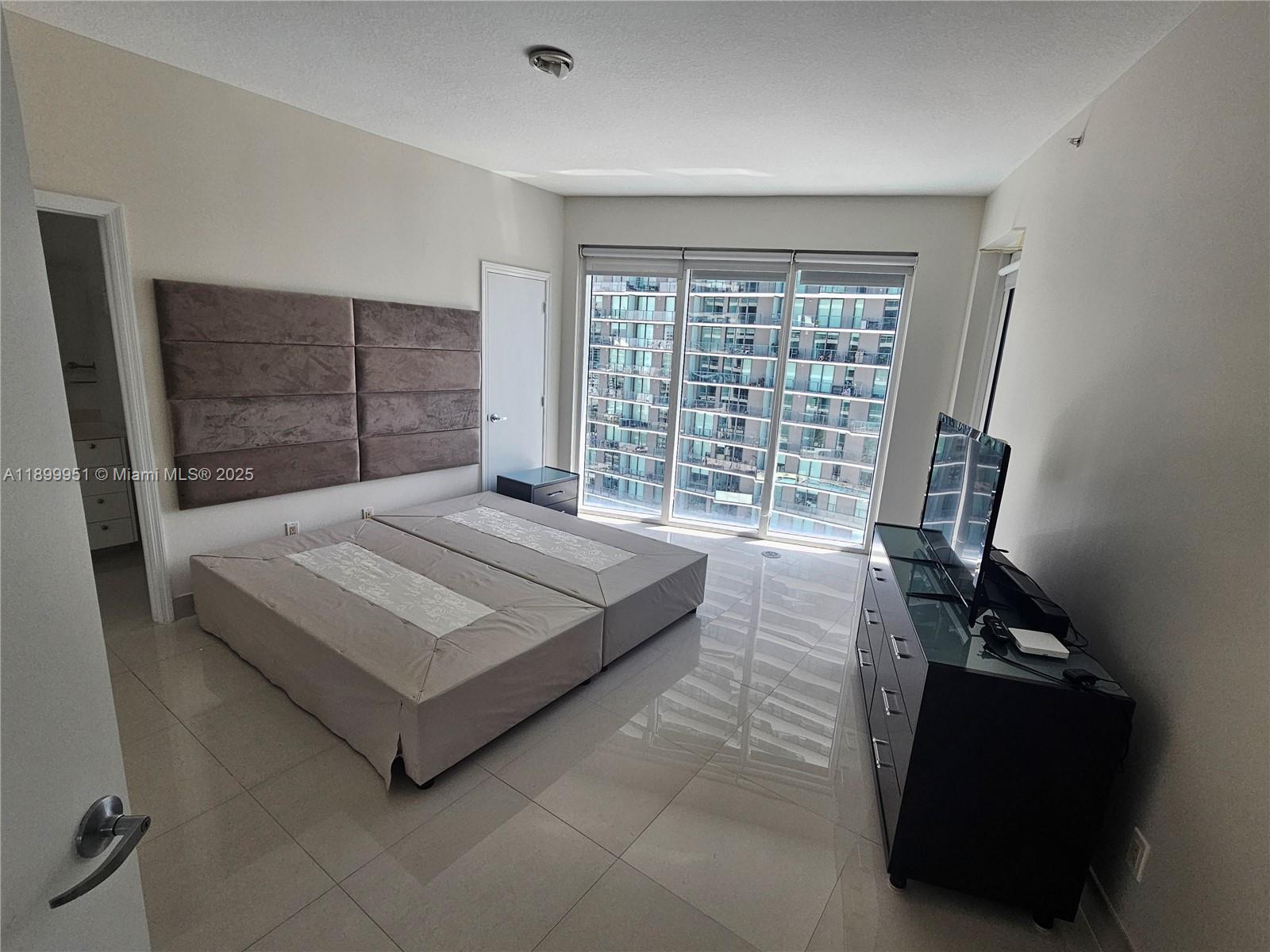 INFINITY AT BRICKELL COND - Residential