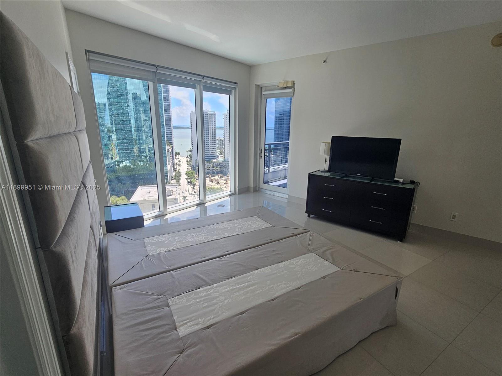 INFINITY AT BRICKELL COND - Residential