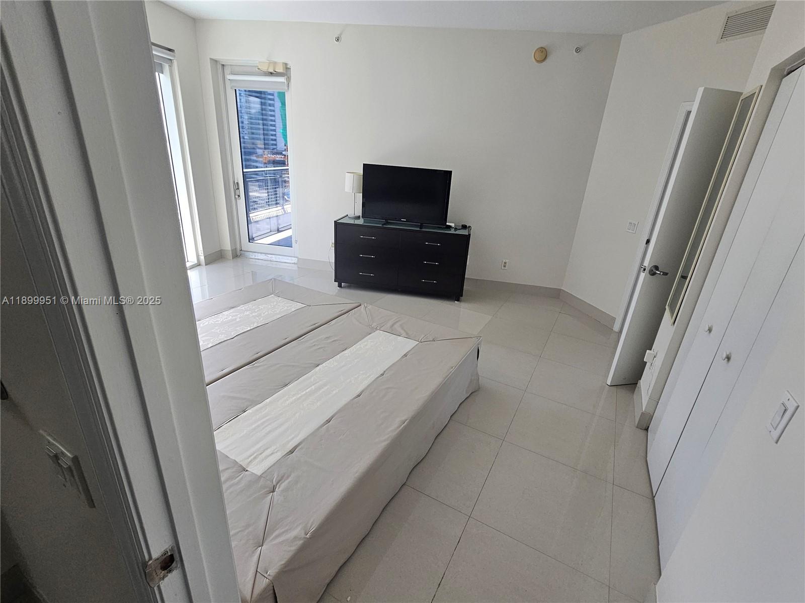 INFINITY AT BRICKELL COND - Residential