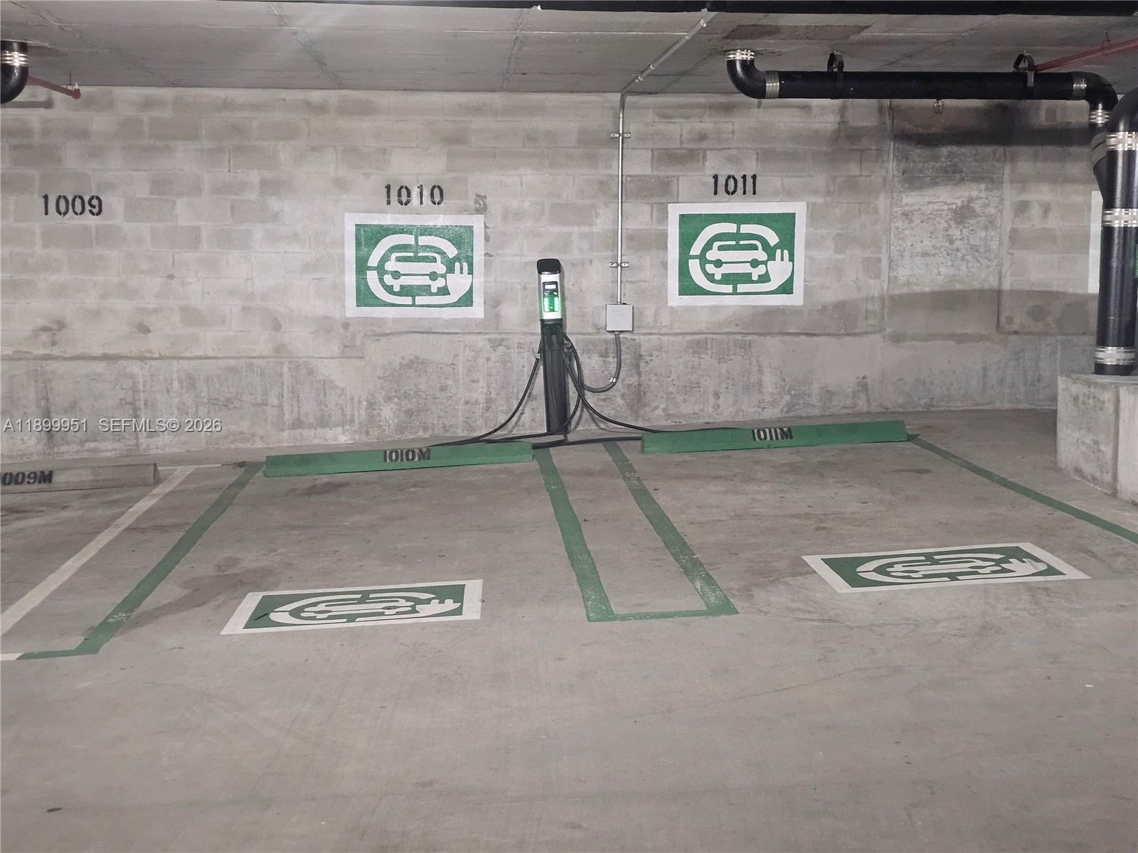 INFINITY AT BRICKELL COND - Residential