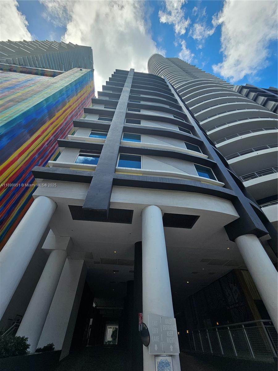 INFINITY AT BRICKELL COND - Residential