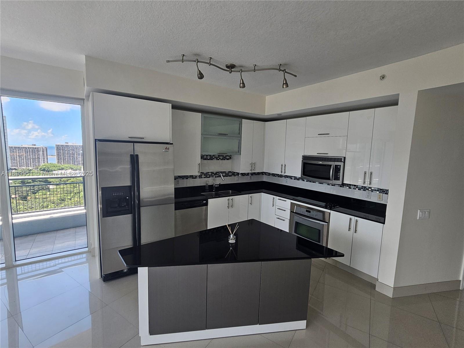 INFINITY AT BRICKELL COND - Residential