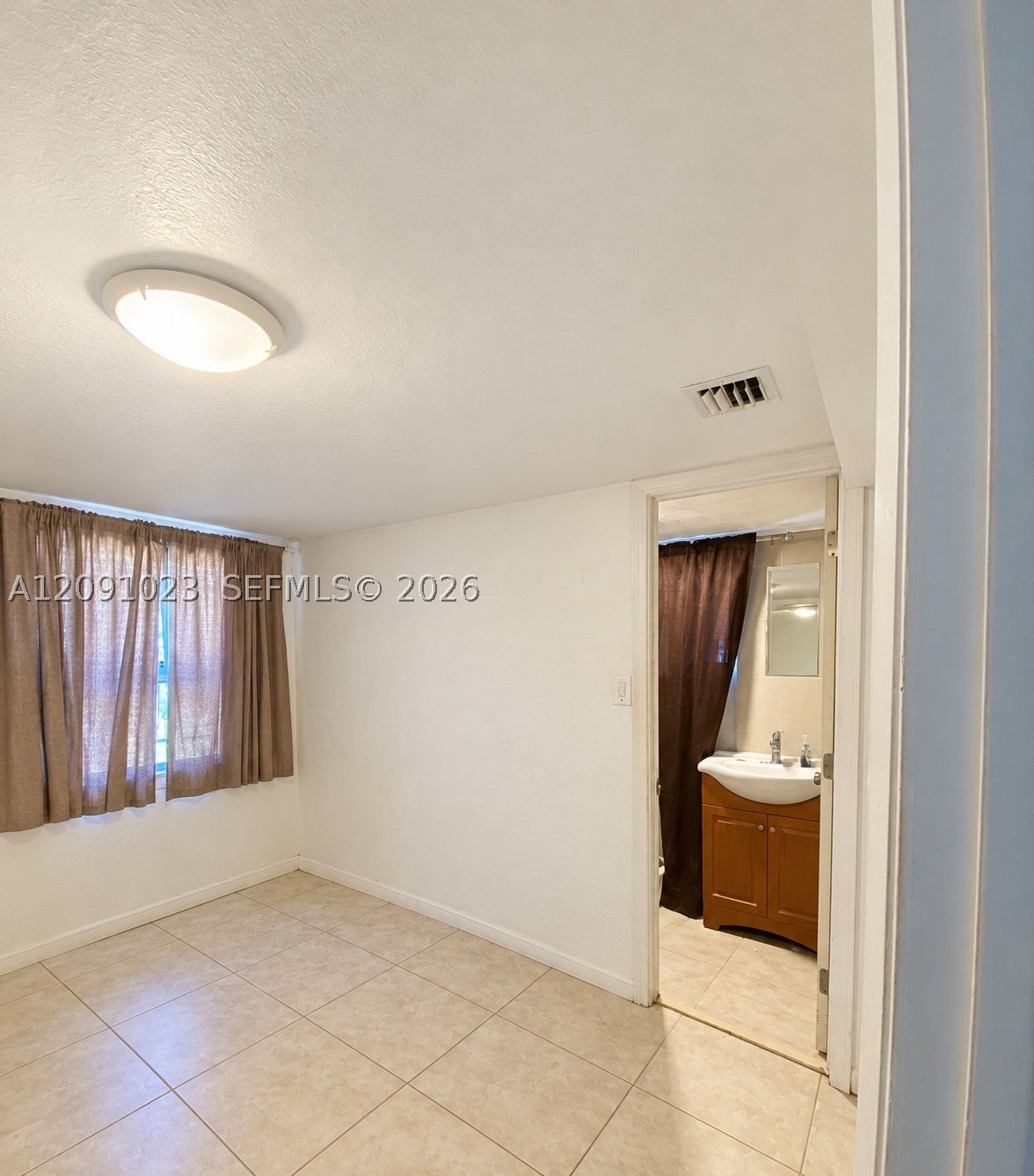 15 NE 150th St A