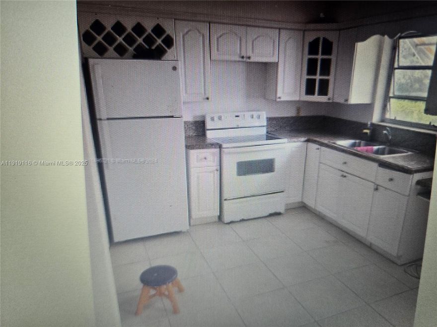 CASH ONLY ! GREAT DEAL FOR SOMEONE  - 2/1 IN A WELL MANAGED BUILDING ! GREAT FOR INVESTORS NO RESTRICTIONS ! LOW MAINTENANCE - TENANT OCCUPIED PAYING $1700 a month - GREAT LOCATION 5 MINUTES FROM THE BEACH