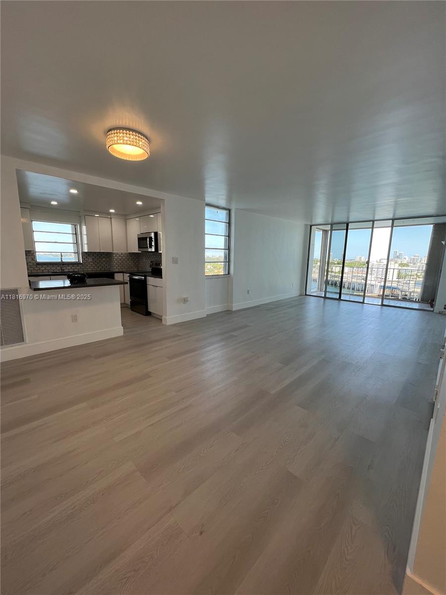 KENNEDY HOUSE CONDO - Residential