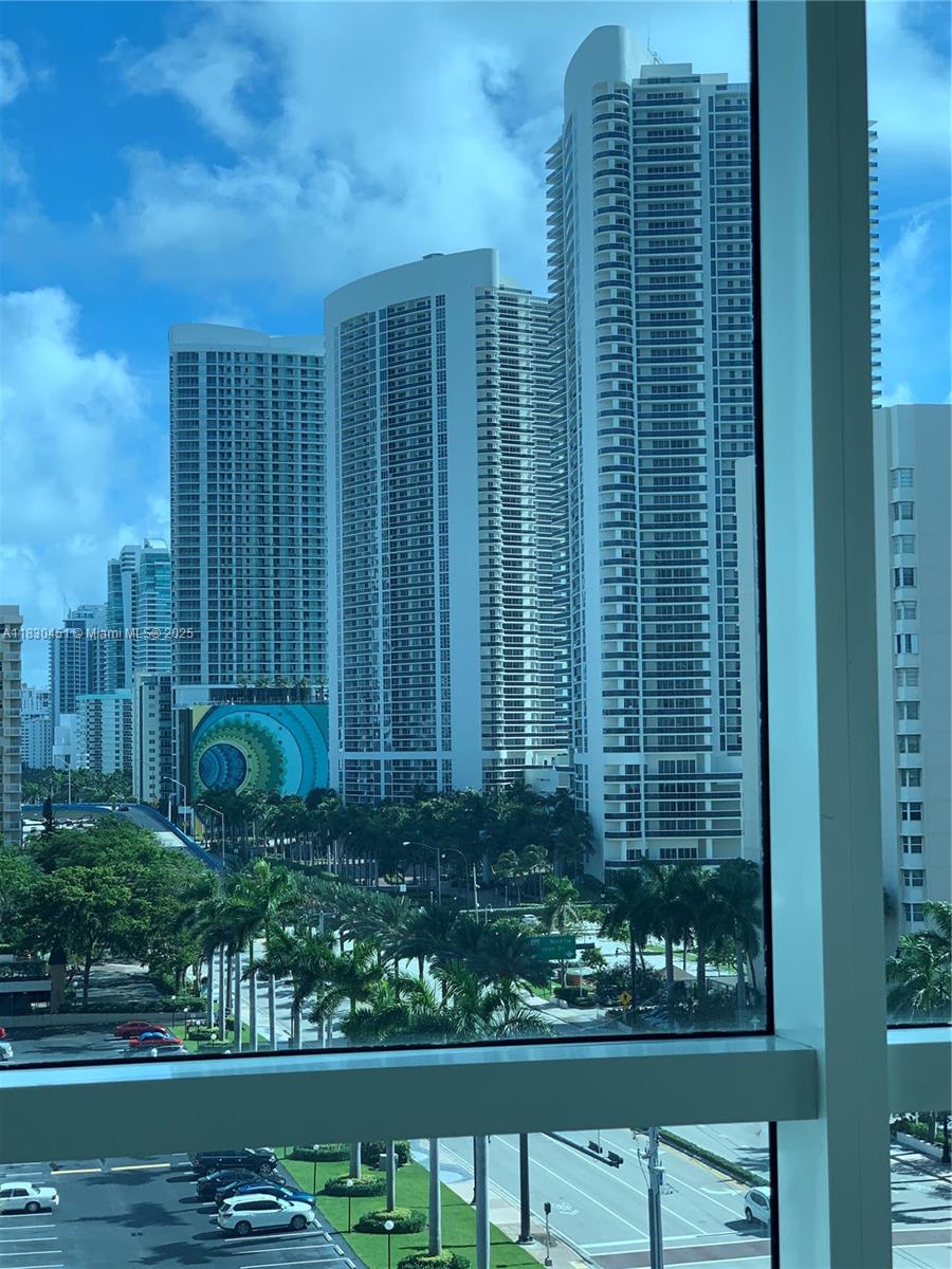 GREAT LOCATION ACROSS THE BEACH VALET SERVICE NEW AC PROPERTY MGR IN LOCATION PARKING LOT UNDER ROOF