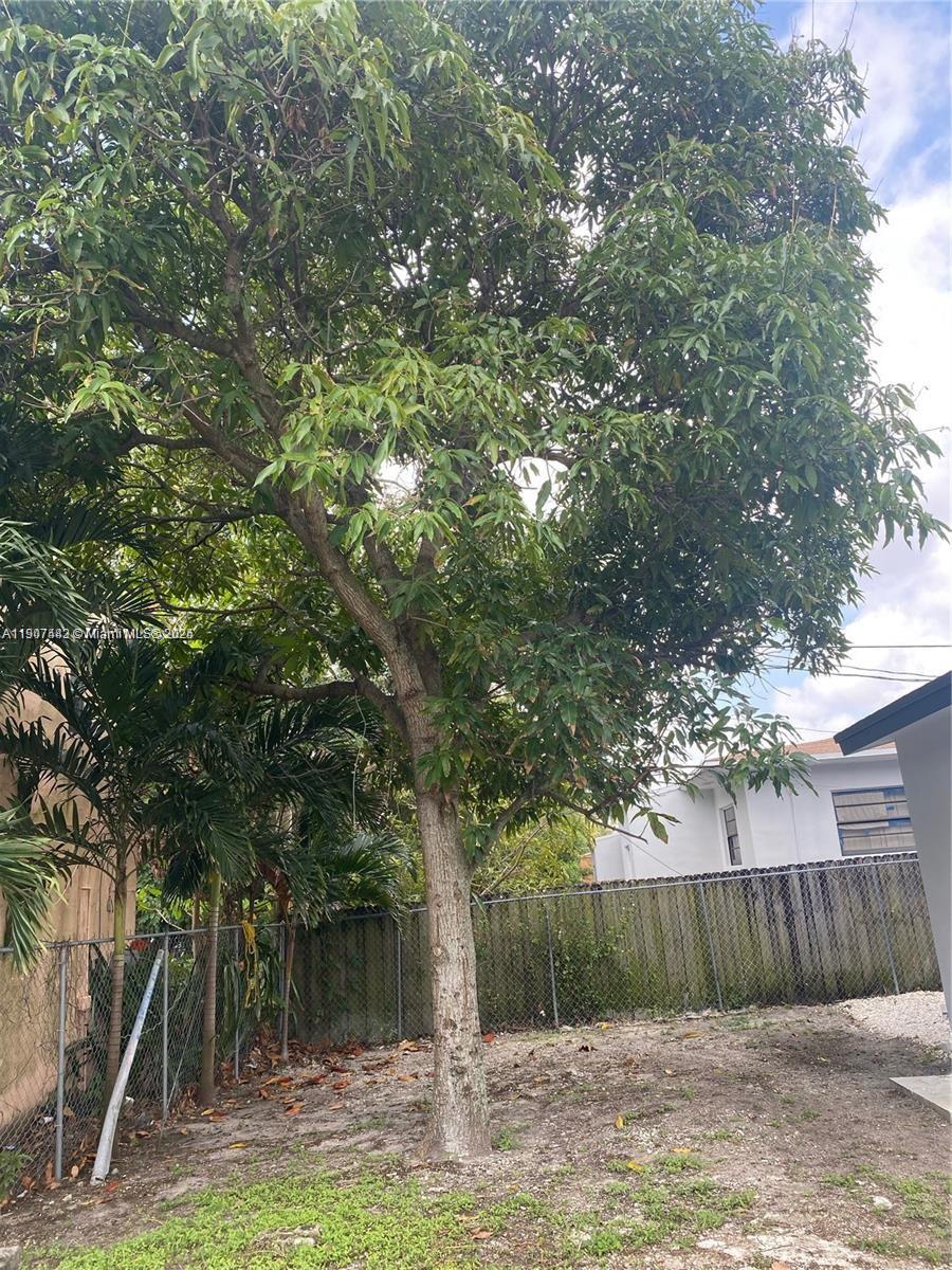 17TH AVE MANOR - Residential Lease