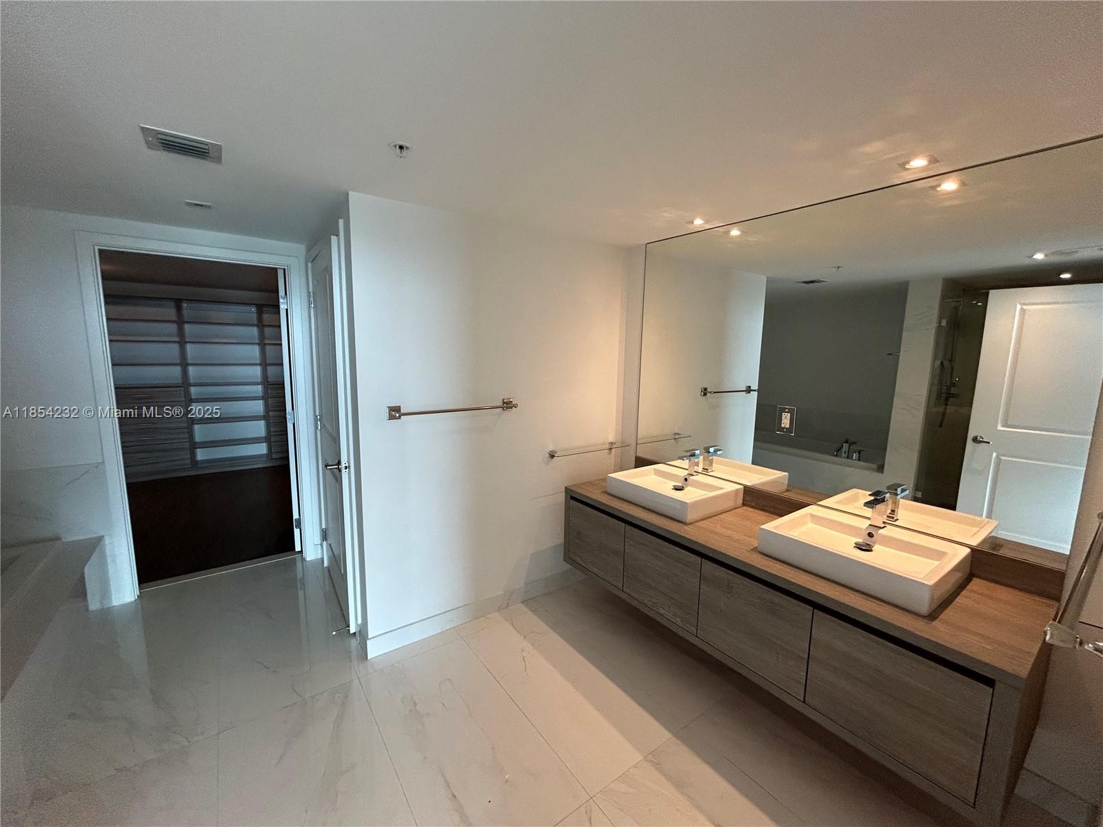 400 SUNNY ISLES CONDO WES - Residential Lease