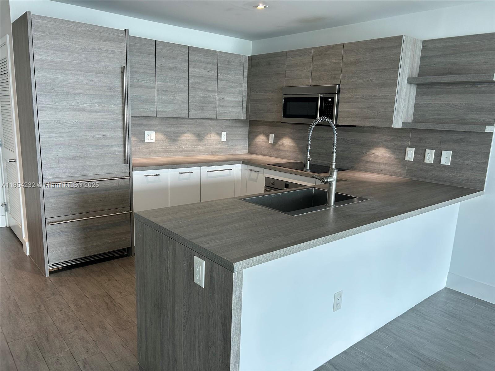 400 Sunny Isles Blvd 2007