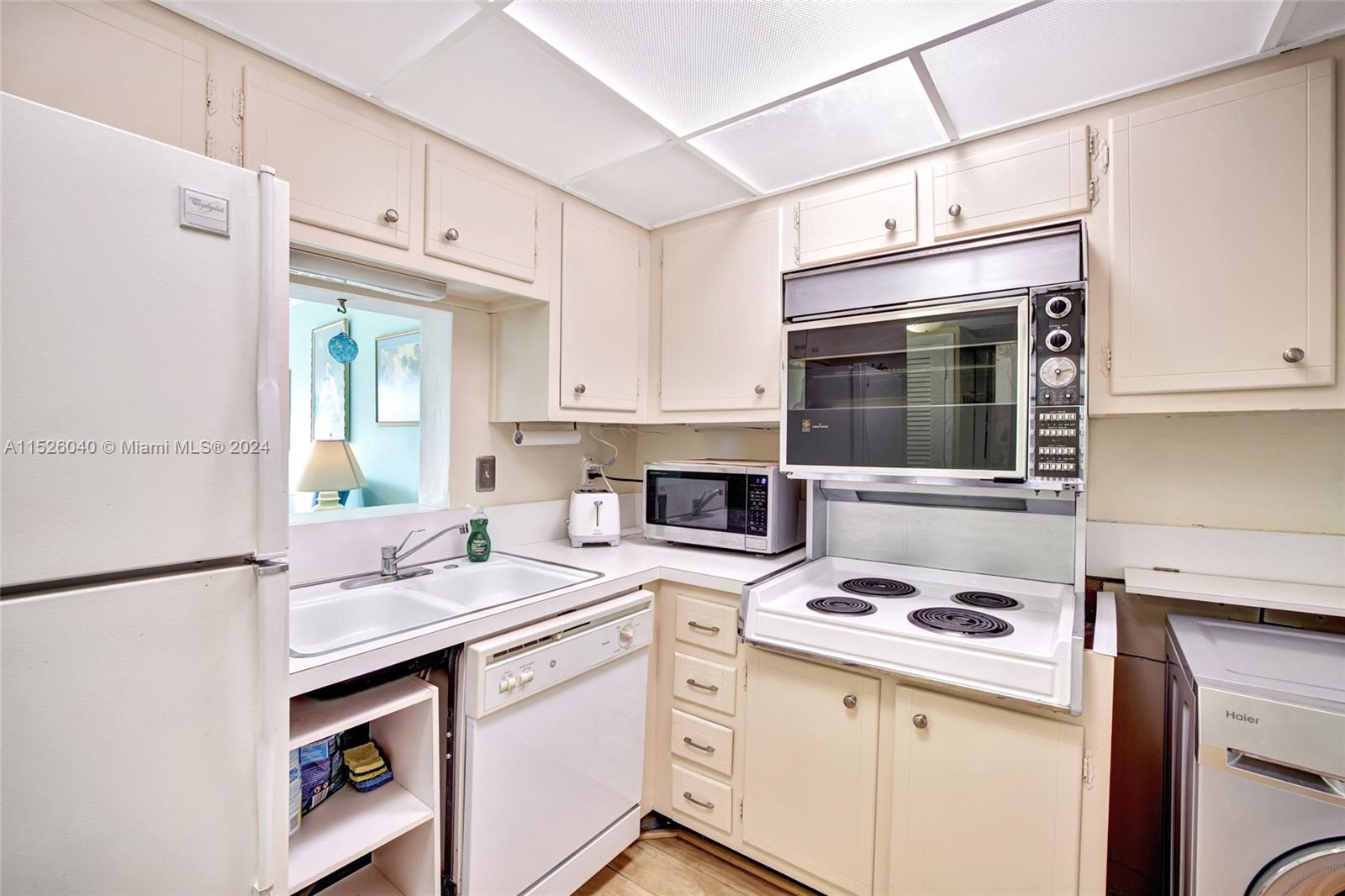 STARLIGHT TOWERS CONDO - Residential