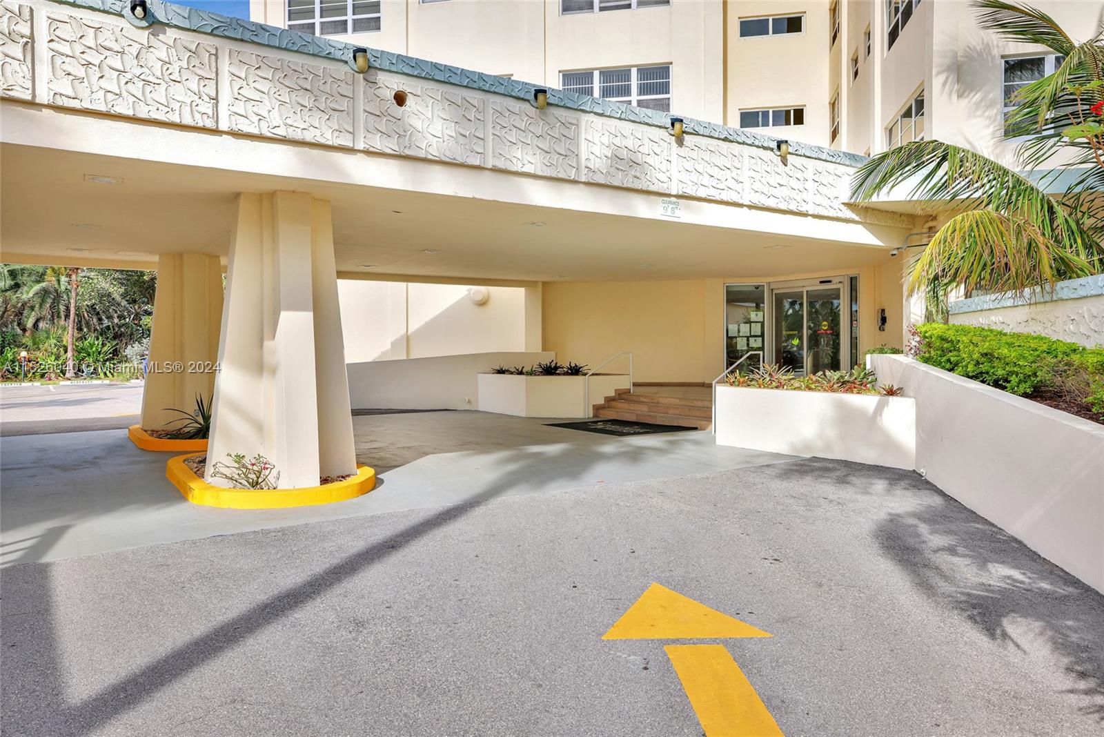 STARLIGHT TOWERS CONDO - Residential