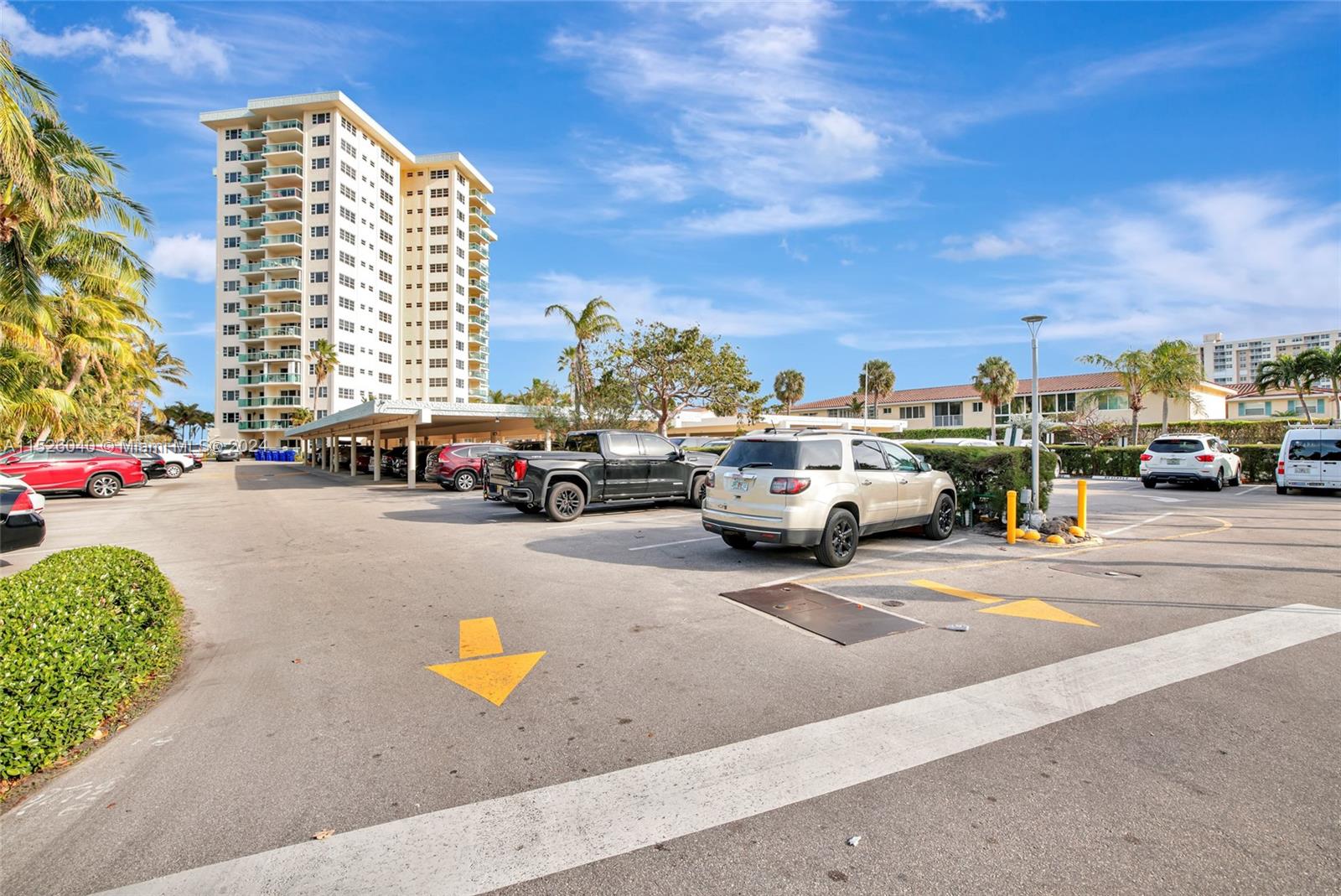 STARLIGHT TOWERS CONDO - Residential