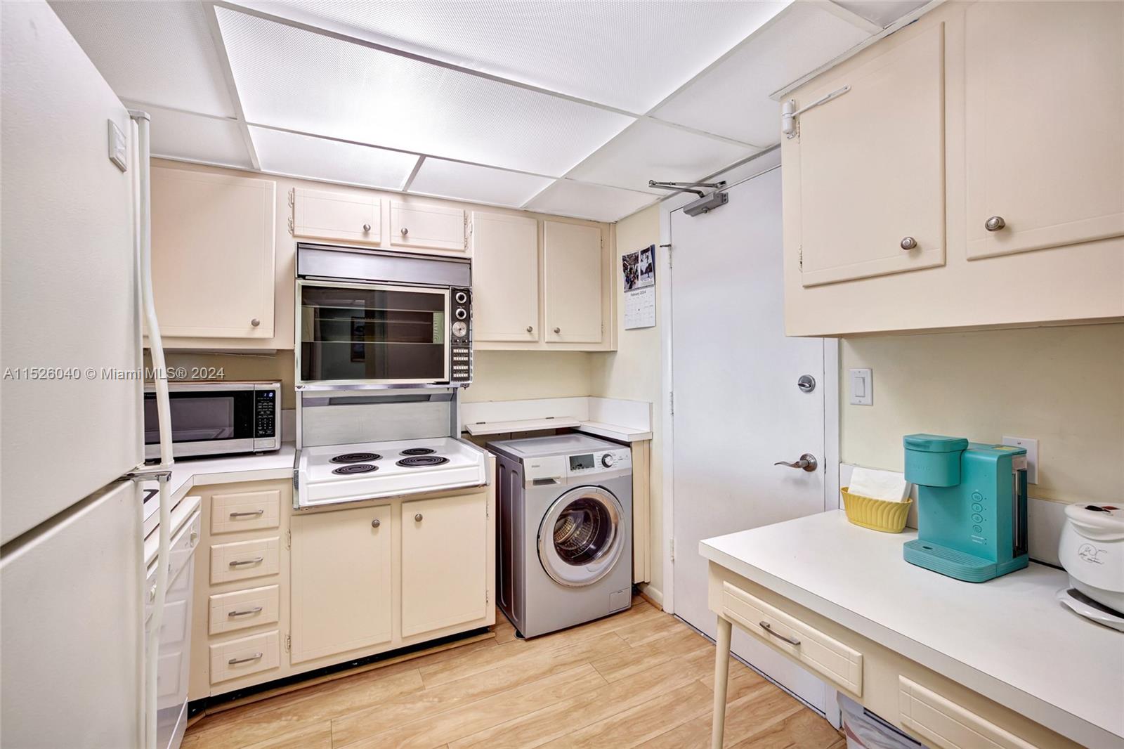 STARLIGHT TOWERS CONDO - Residential