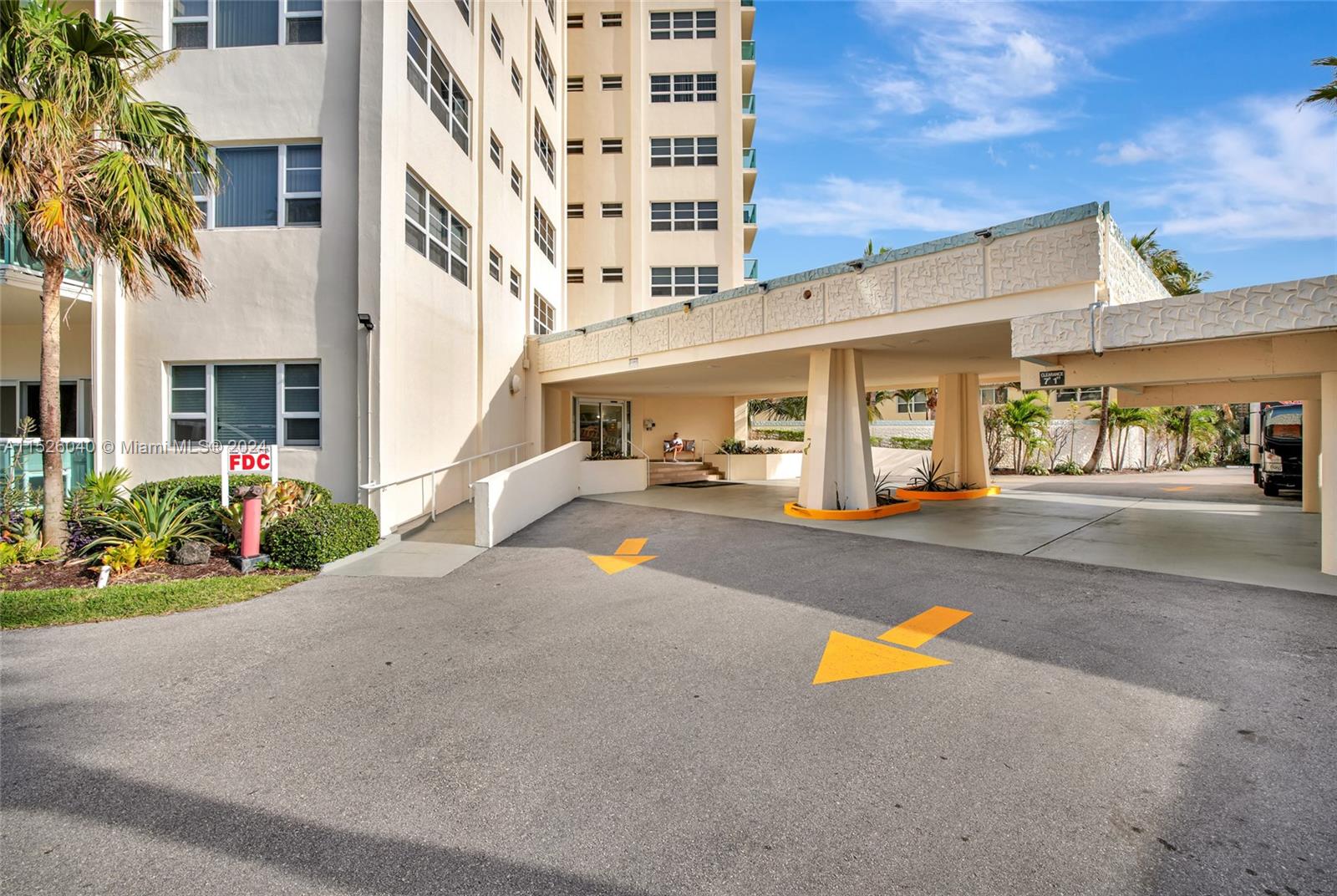STARLIGHT TOWERS CONDO - Residential