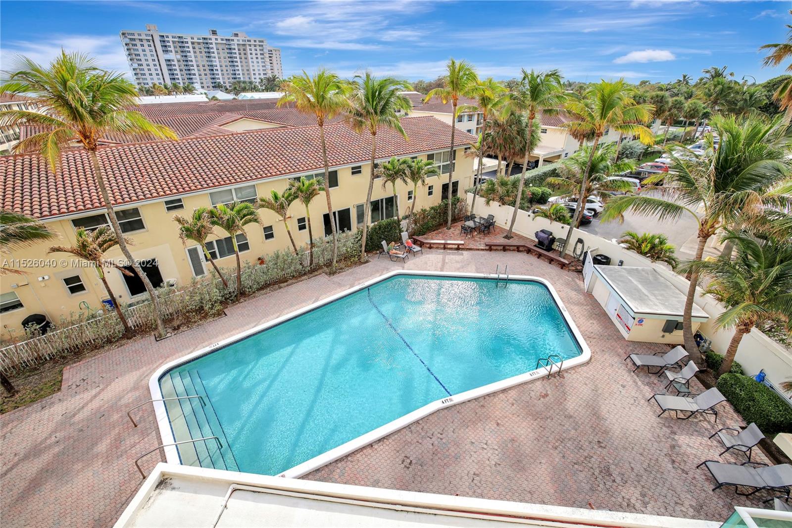 STARLIGHT TOWERS CONDO - Residential