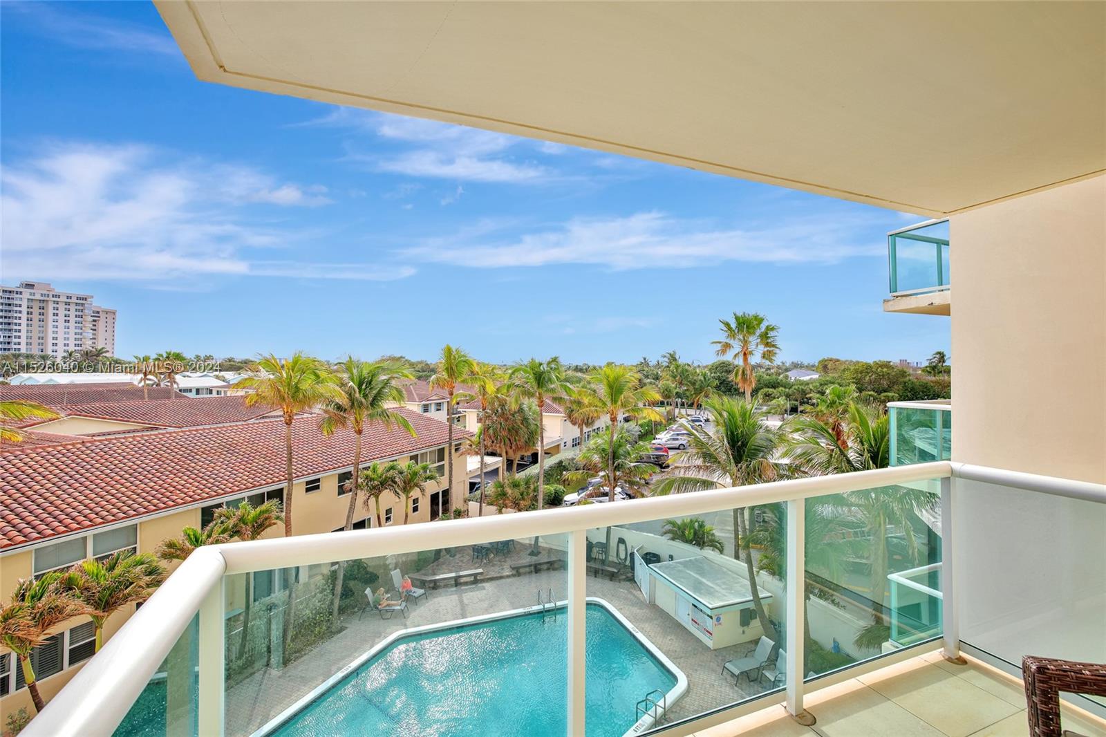 STARLIGHT TOWERS CONDO - Residential