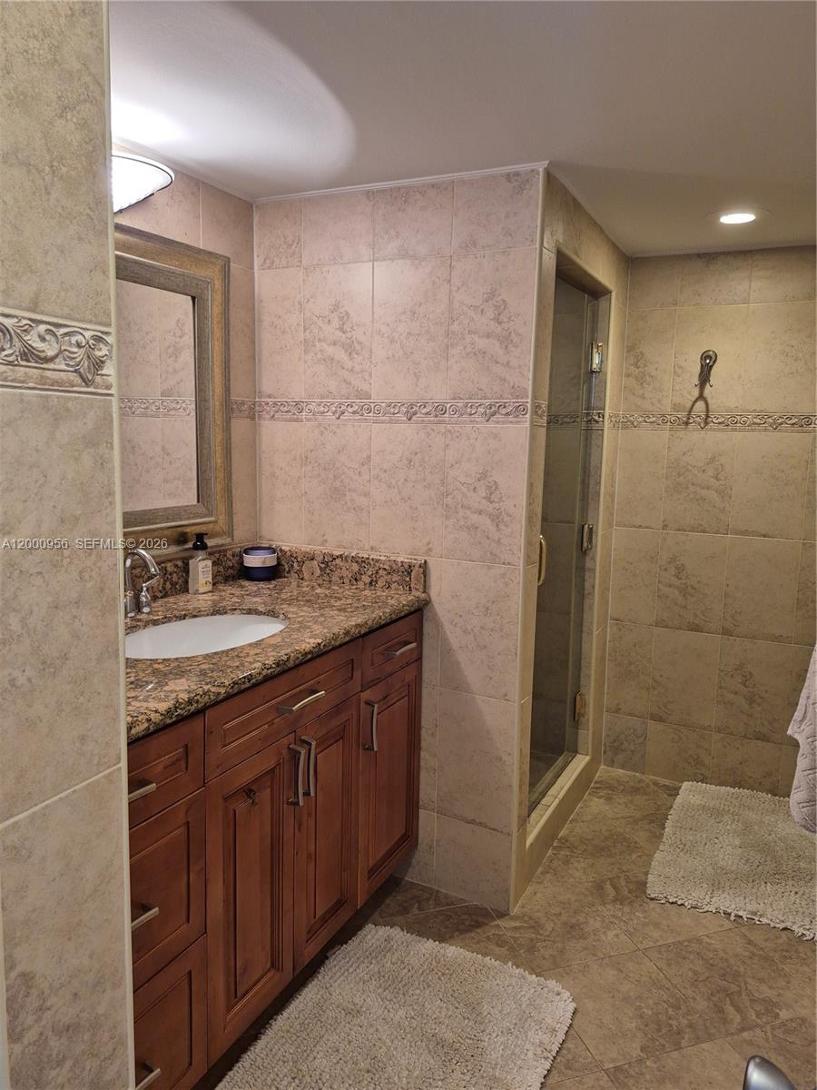 MALAGA TOWERS CONDO - Residential