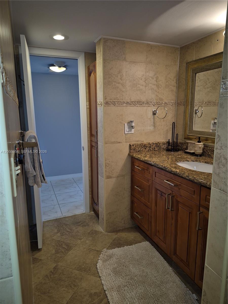 MALAGA TOWERS CONDO - Residential