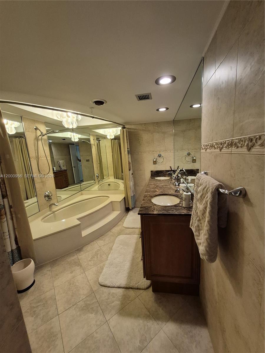 MALAGA TOWERS CONDO - Residential