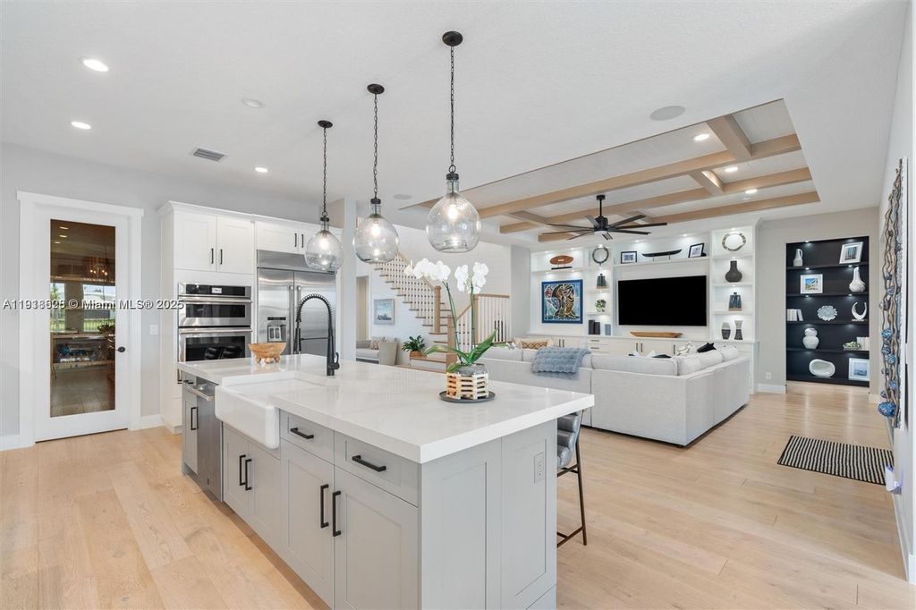 Photo of 9369 Crestview Cir, Palm Beach Gardens, FL 33412 (MLS # A11918628)